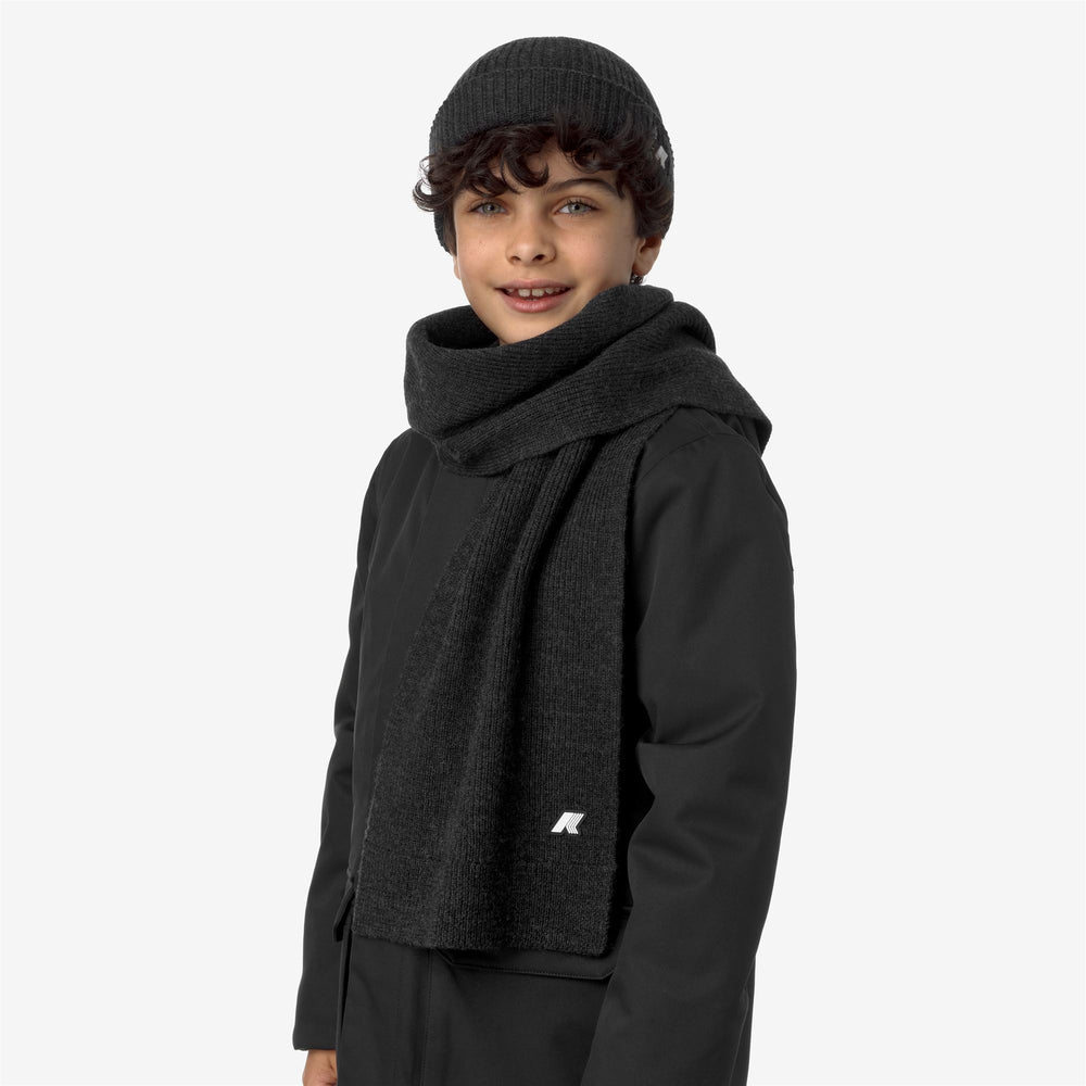 Scarves Kid unisex P. ETIENNE CARDIGAN STITCH SCARF BLACK PURE MELANGE Dressed Back (jpg Rgb)		