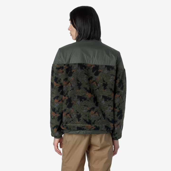 Fleece Unisex LE VRAI 3.0 JILDE PRINTED ORSETTO Jacket GREEN BLACKISH - CAMO GREEN BLACK Dressed Front Double		