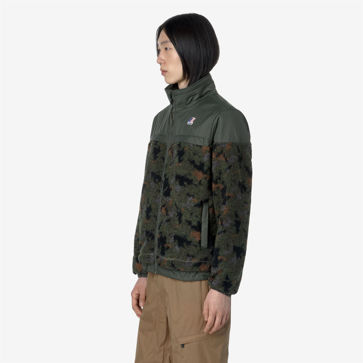 Fleece Unisex LE VRAI 3.0 JILDE PRINTED ORSETTO Jacket GREEN BLACKISH - CAMO GREEN BLACK Detail (jpg Rgb)			