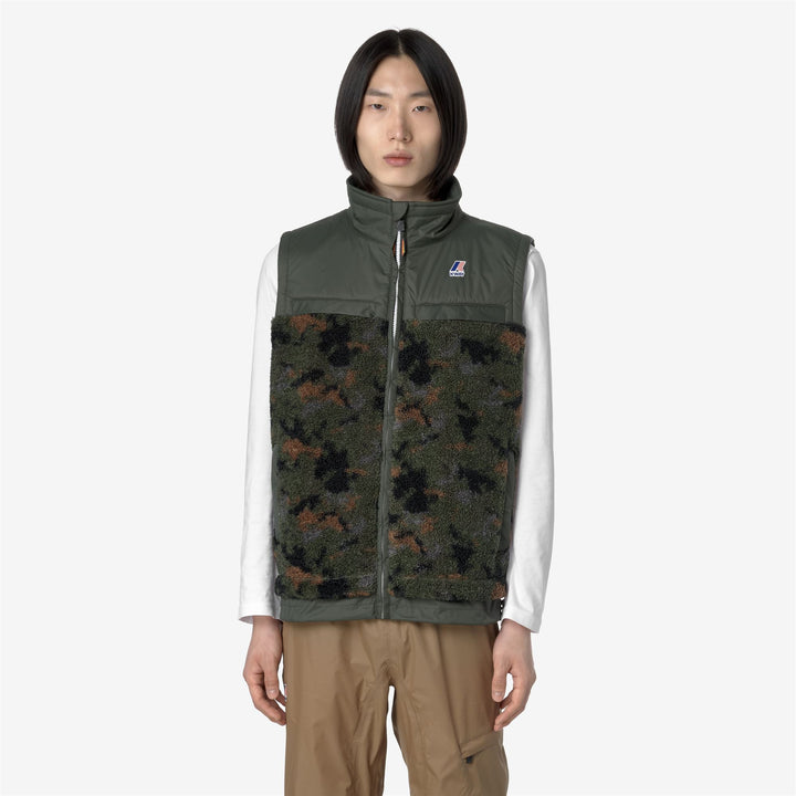 Fleece Unisex LE VRAI 3.0 JILE PRINTED ORSETTO Jacket GREEN BLACKISH - CAMO GREEN BLACK Dressed Back (jpg Rgb)		