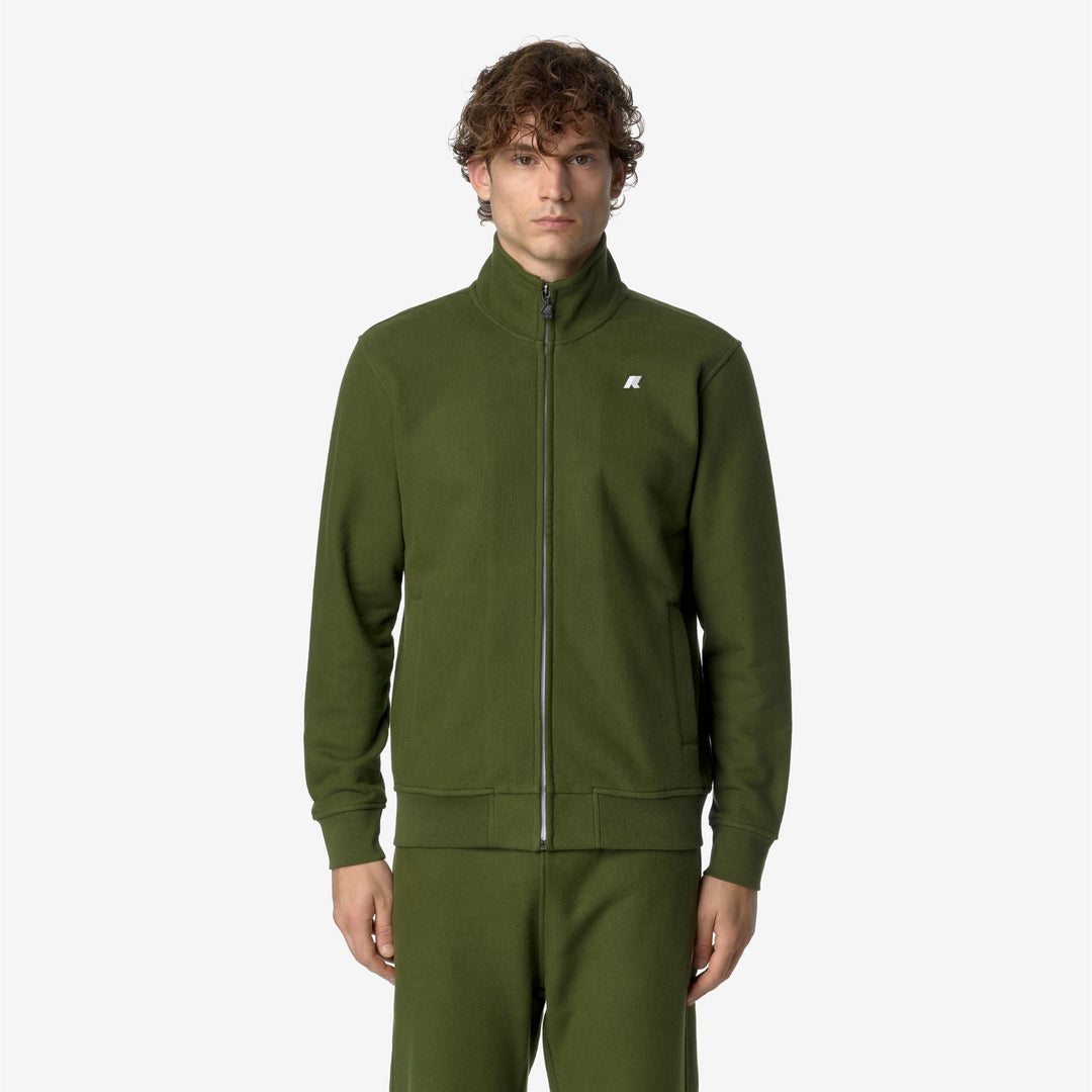 Fleece Man FINN HEAVY FLEECE Jacket GREEN CYPRESS Dressed Back (jpg Rgb)		