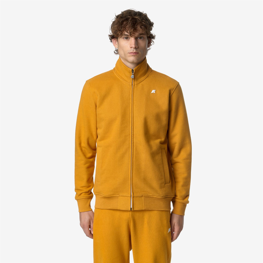 Fleece Man FINN HEAVY FLEECE Jacket YELLOW INCA Dressed Back (jpg Rgb)		