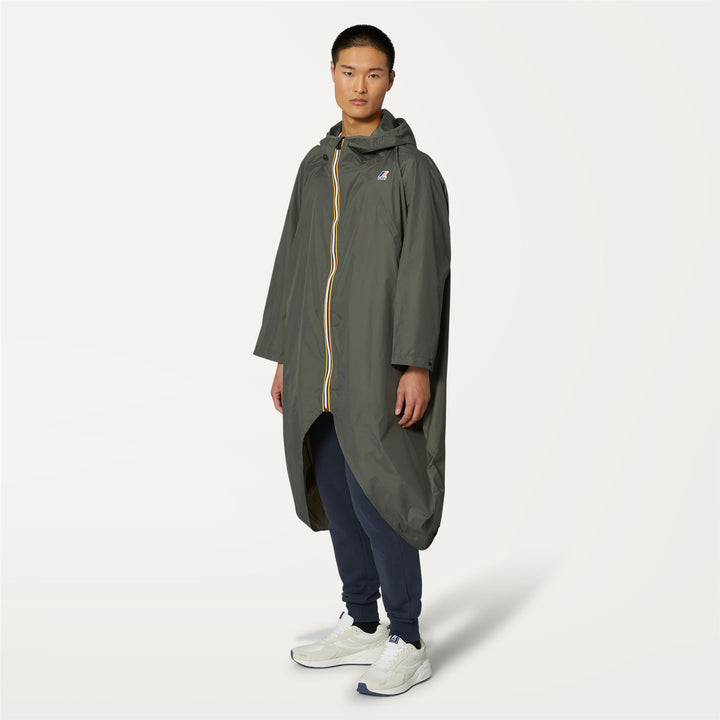 Jackets Unisex LE VRAI 3.0 RENNES PONCHO GREEN BLACKISH Detail (jpg Rgb)			