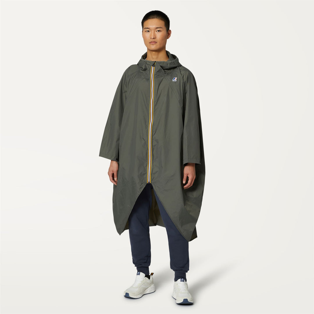 Jackets Unisex LE VRAI 3.0 RENNES PONCHO GREEN BLACKISH Dressed Back (jpg Rgb)		