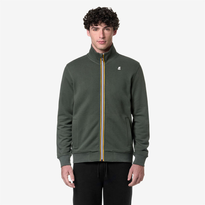 Fleece Man FINN Jacket GREEN BLACKISH Dressed Back (jpg Rgb)		